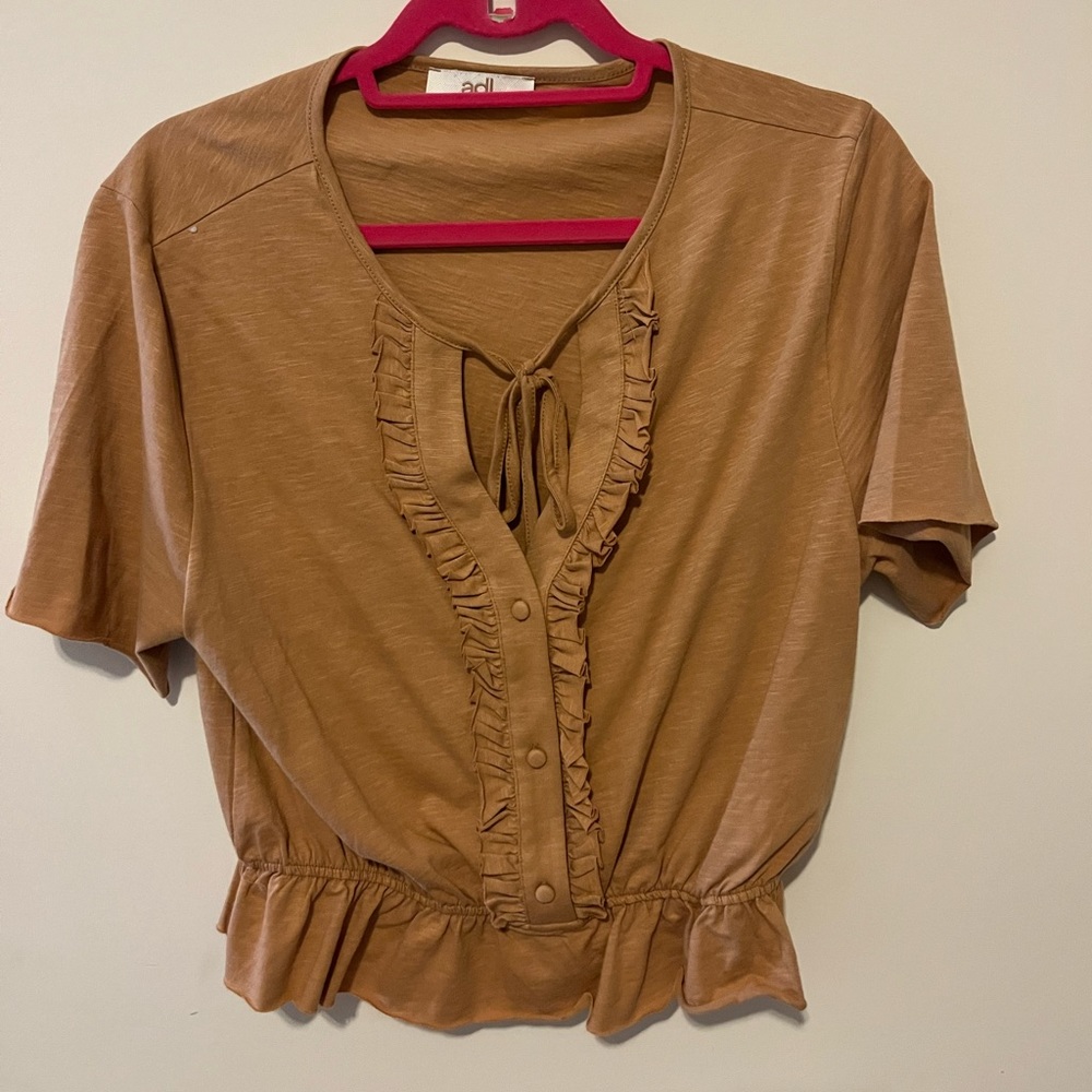 Cropped style t-shirt